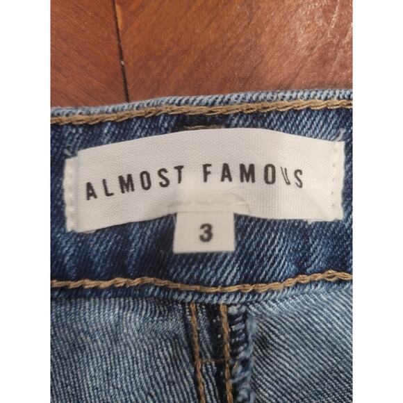 Woman’s Size 3 Almost Famous Cut Off Shorts Well loved - Picture 3 of 12